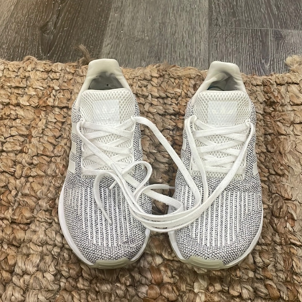 Adidas swift run running shoes